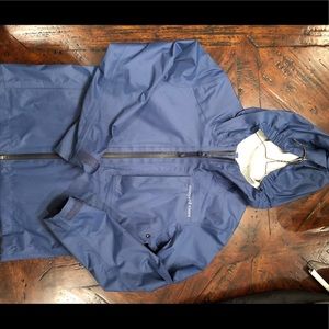 Boys Vineyard Vines Rain Jacket, size 6.